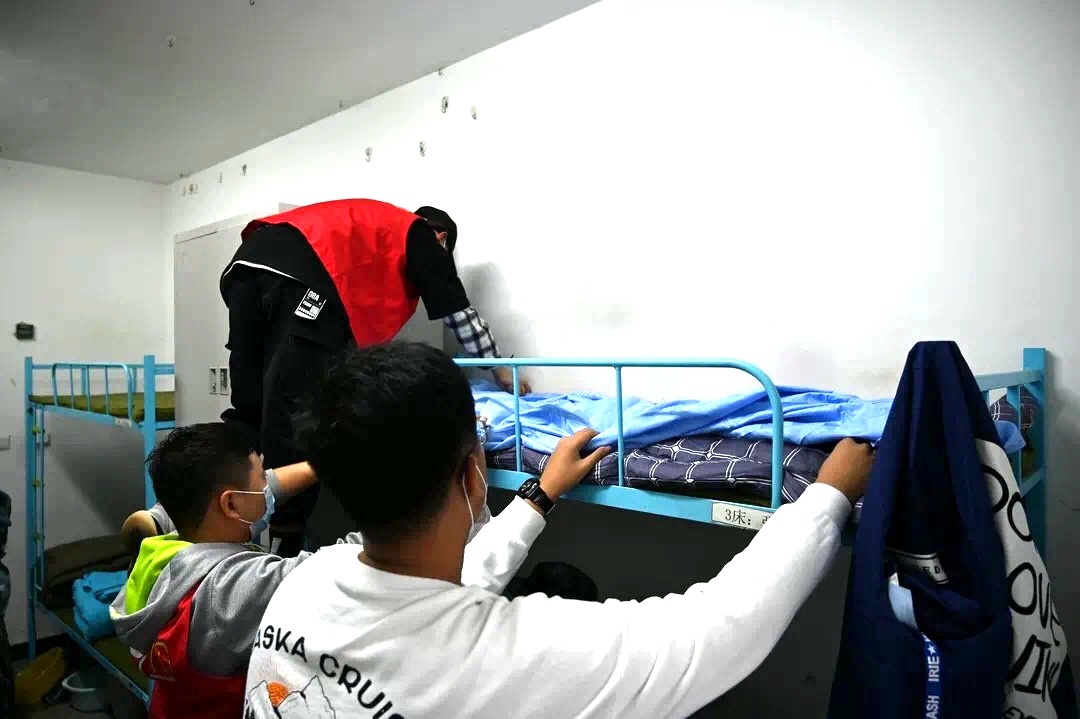 小红马甲志愿者,辽宁轨道交通职业学院报到