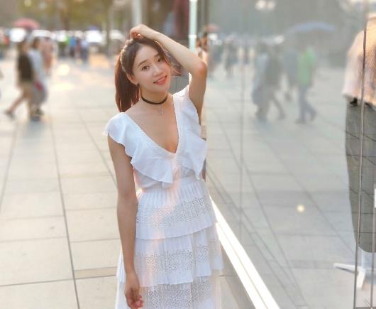 体操女神21岁,体操空中一字马照片