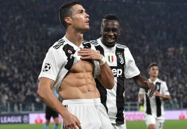 c罗18岁年轻身体与现在对比照片,c罗训练结束社媒晒照秀肌肉