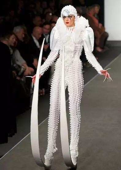 世界上最奇葩的高跟鞋设计,高跟鞋奇葩设计