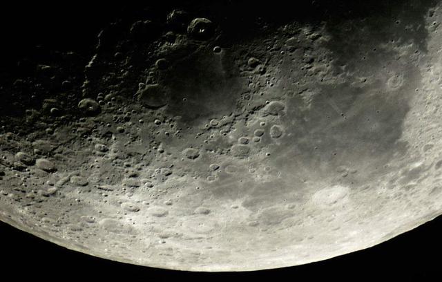 嫦娥四号探测器成功登陆月球表面,中国嫦娥四号月球探测器着陆月球