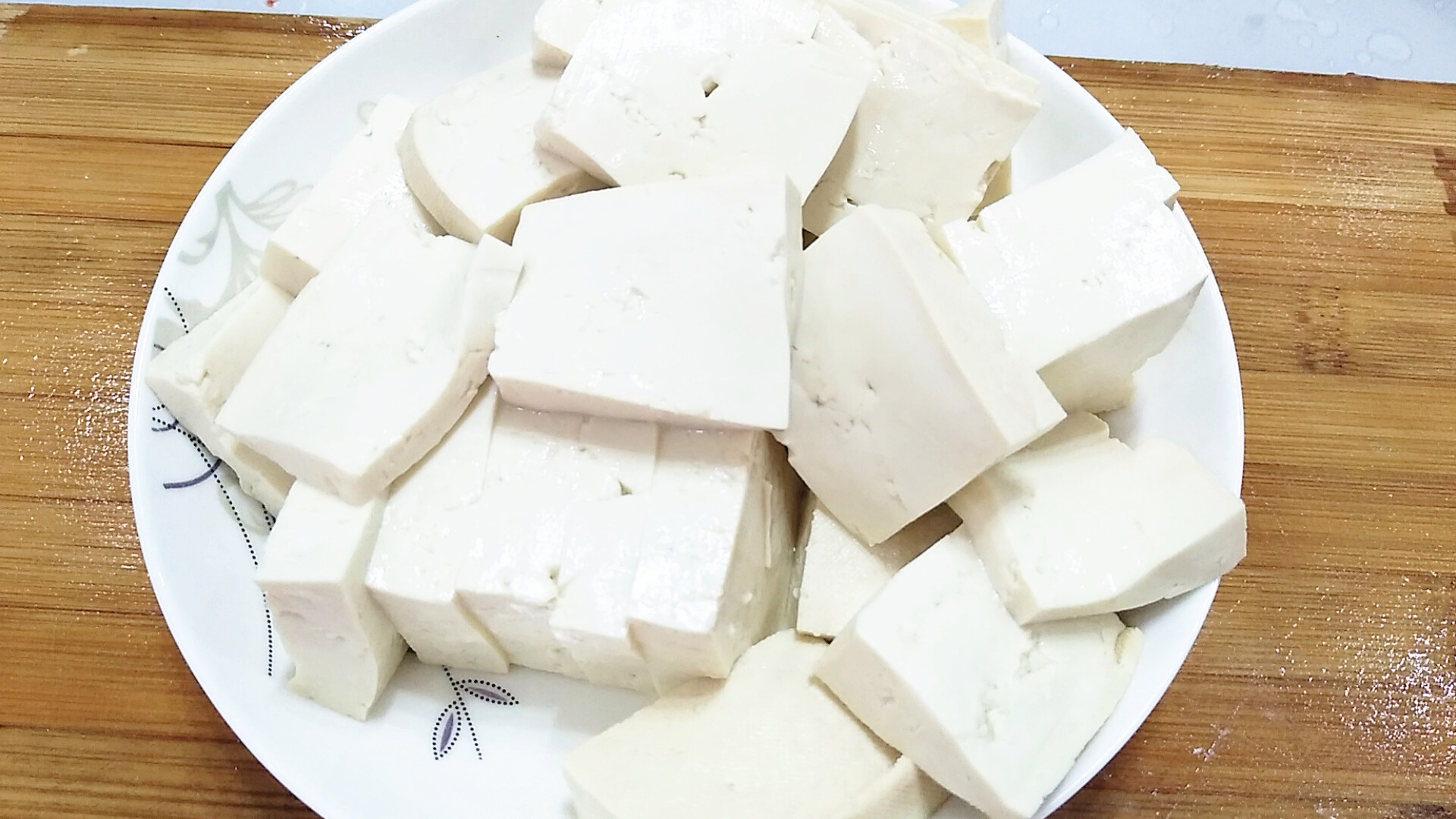 草鱼炖豆腐加什么配菜,清炖草鱼汤豆腐怎么炖好吃又简单