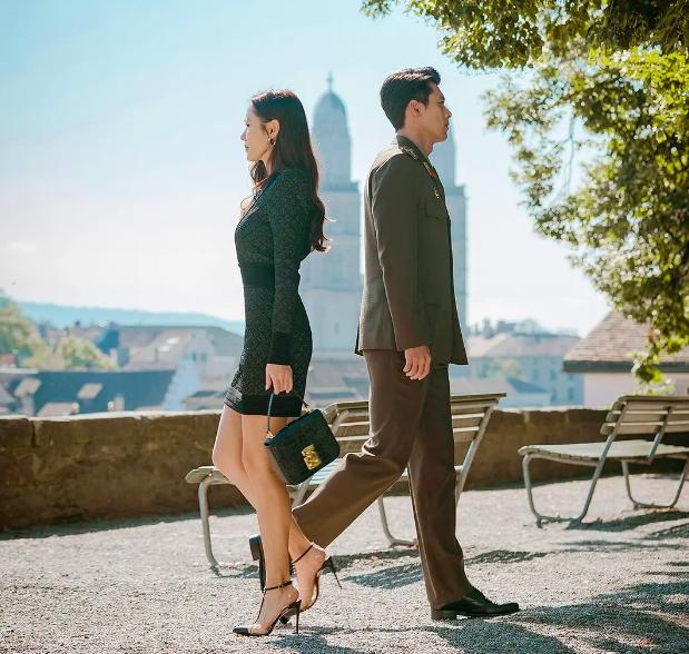 孙艺珍穿的什么牌子的鞋,孙艺珍的凉鞋