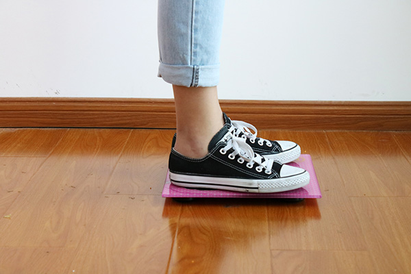 快速有效瘦大腿方法,睡前两个动作快速瘦大腿的方法