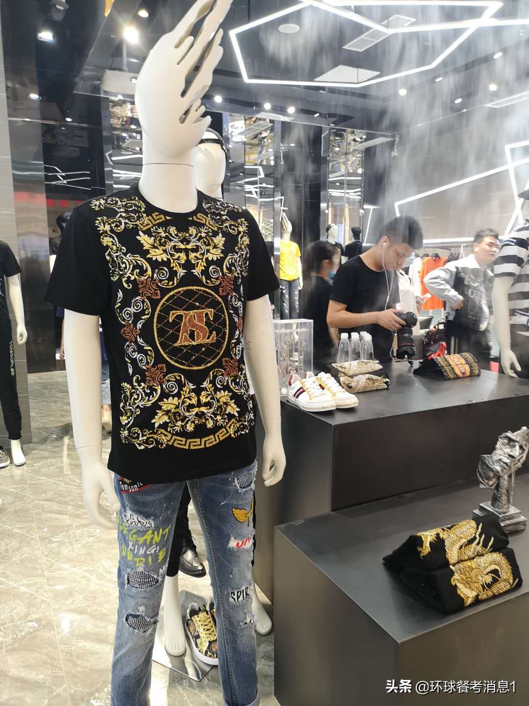 “快手奢侈品达人”与“全球超模形象大使”走进重庆直播带货