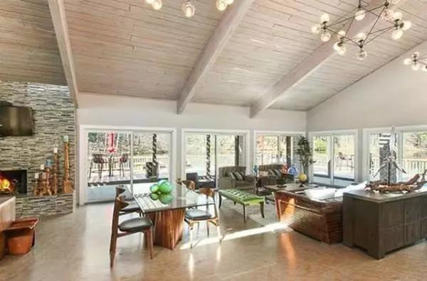 1000万美元在美国买房子,美国1000美元能租到什么样的房子