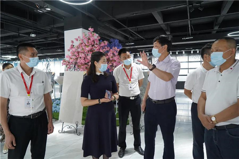 寮哄己鑱斿悎鎴樼暐鍚堜綔,寮哄己鑱斿悎鍏辫皨鍙戝睍鏂瑰悜