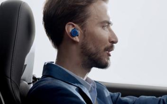 《流浪地球》里的那些黑科技,科大讯飞翻译耳机同声传译