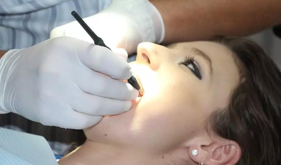 没蛀牙但是牙痛牙龈肿,没蛀牙只是牙髓炎怎么治疗