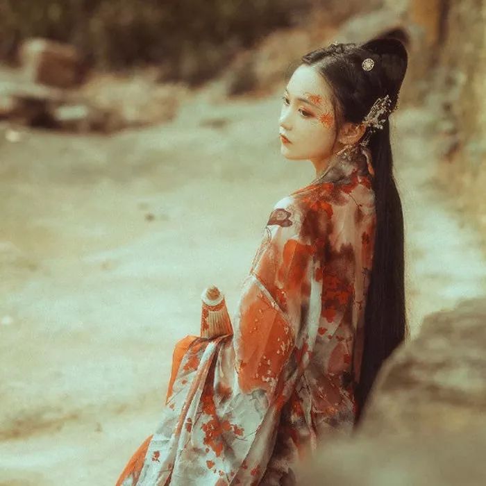 不染世俗的古风女头真人,有意境古风女头真人版