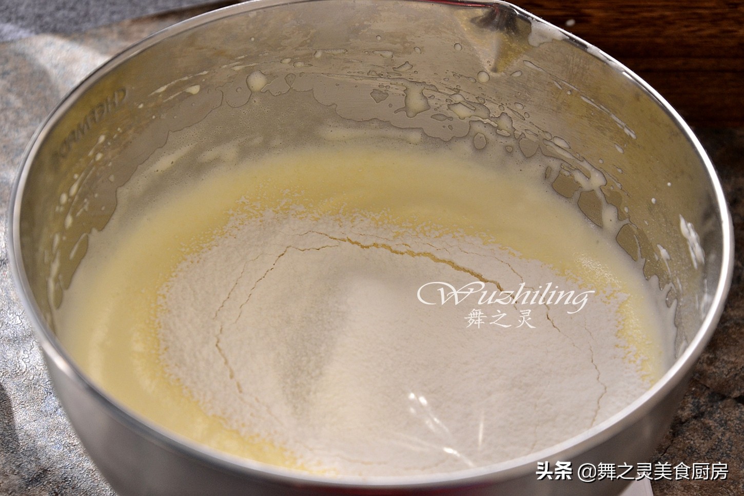 蛋糕自己在家制作无奶油,蓬松蛋糕只用鸡蛋怎么做