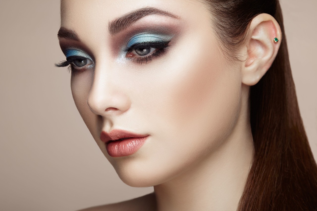 化妆卡粉浮粉不服帖怎么办,化妆怎么不卡粉浮粉