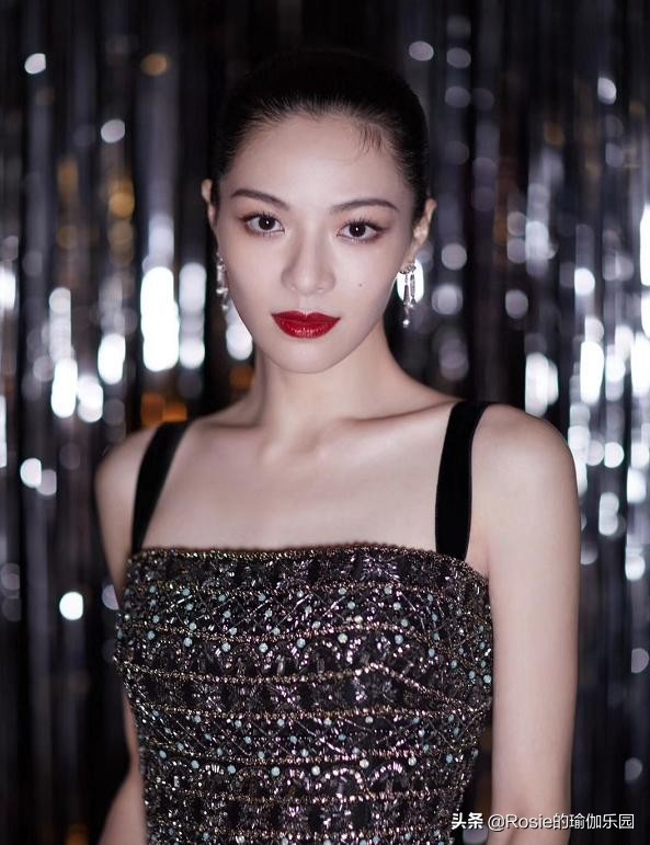 张小斐扯肩带,张小斐不要总扯肩带