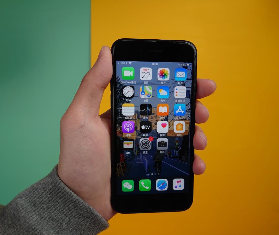 新款iphonese到底适不适合买,iphonese现在值得入手吗