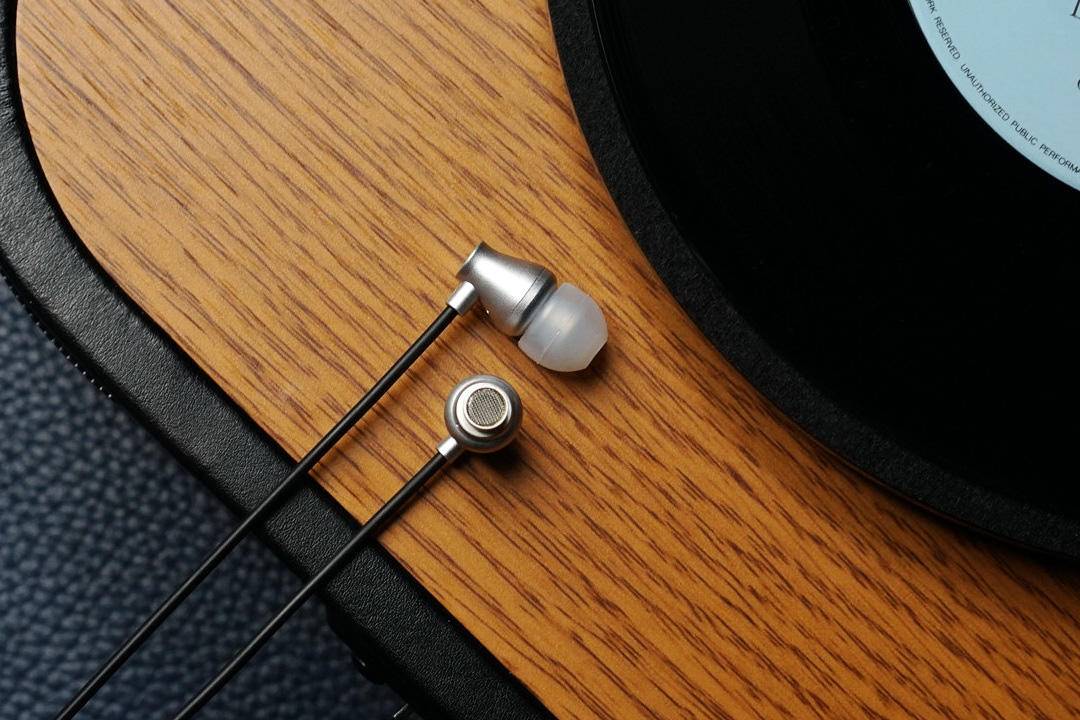 re800耳机金版与银版区别,re800耳塞评测