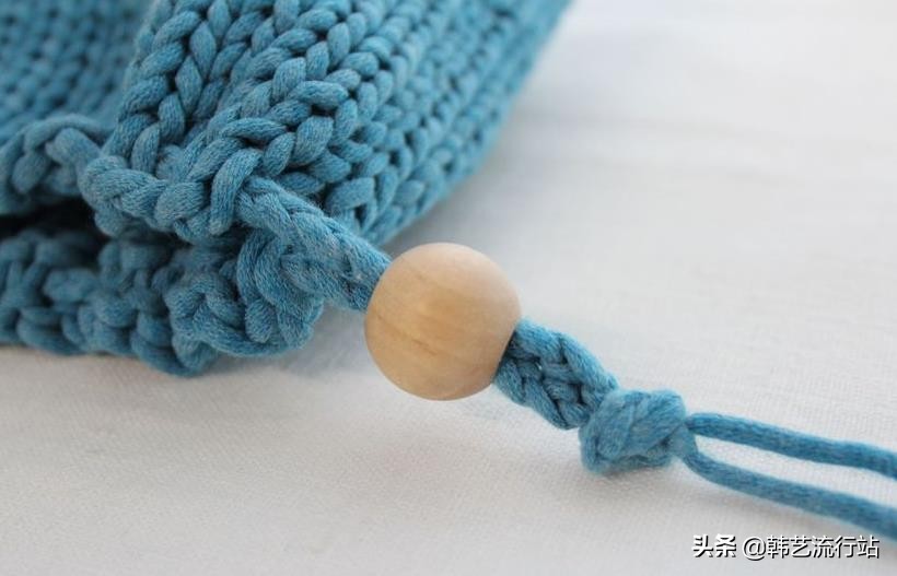 手工钩针编织手提包成品,钩针编织时尚又漂亮的女生手提包