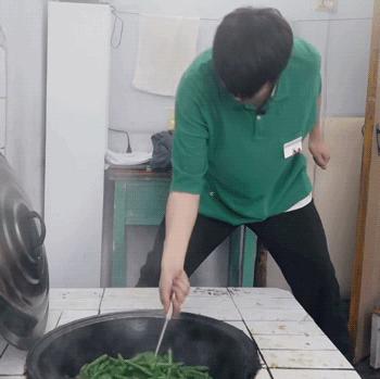 嘴巴烫伤后长水泡怎么处理,浅二度烫伤水泡需要挑破吗