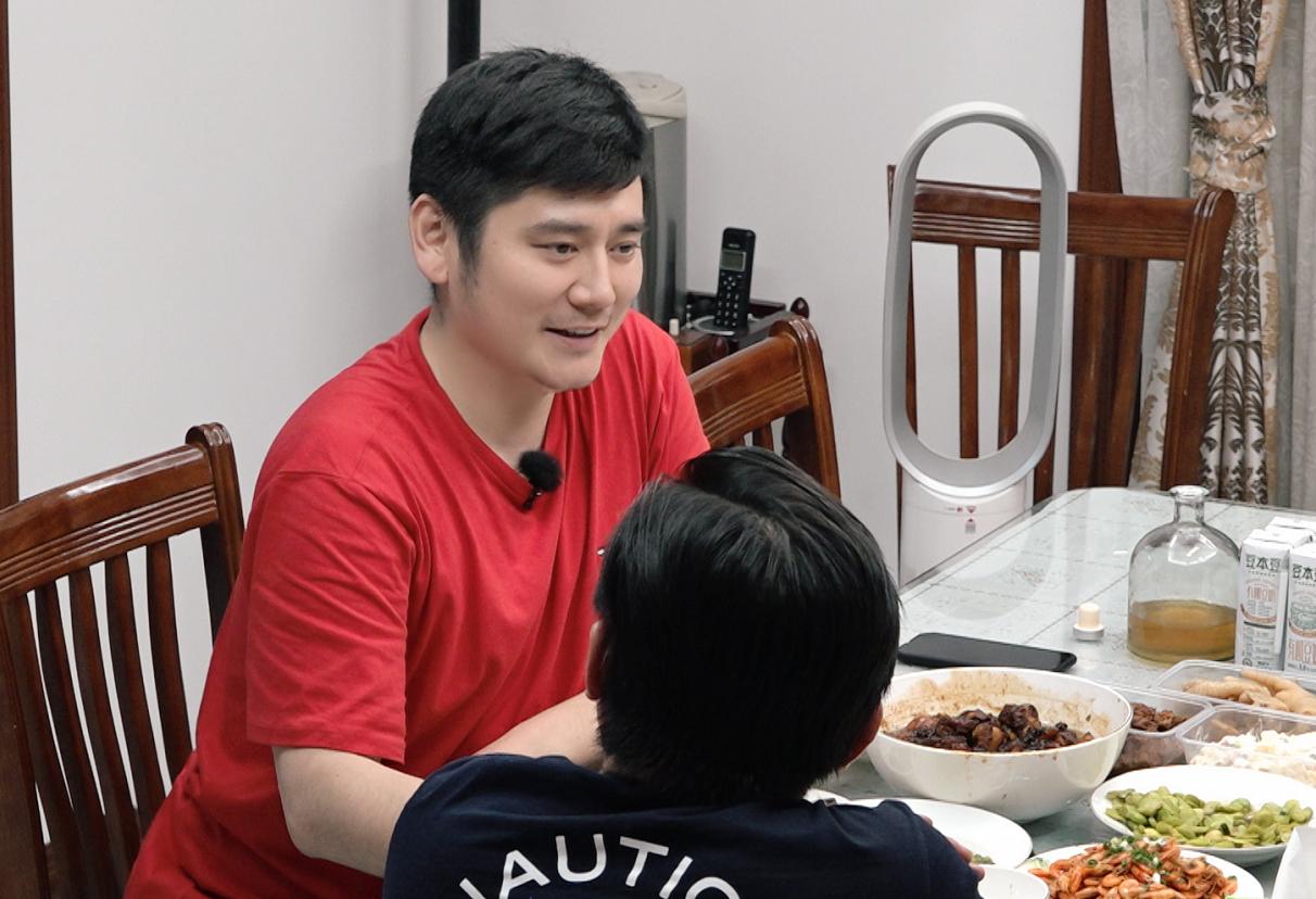 钱枫回忆曾为女友搬去厦门太痴狂，如今和袁姗姗只是朋友