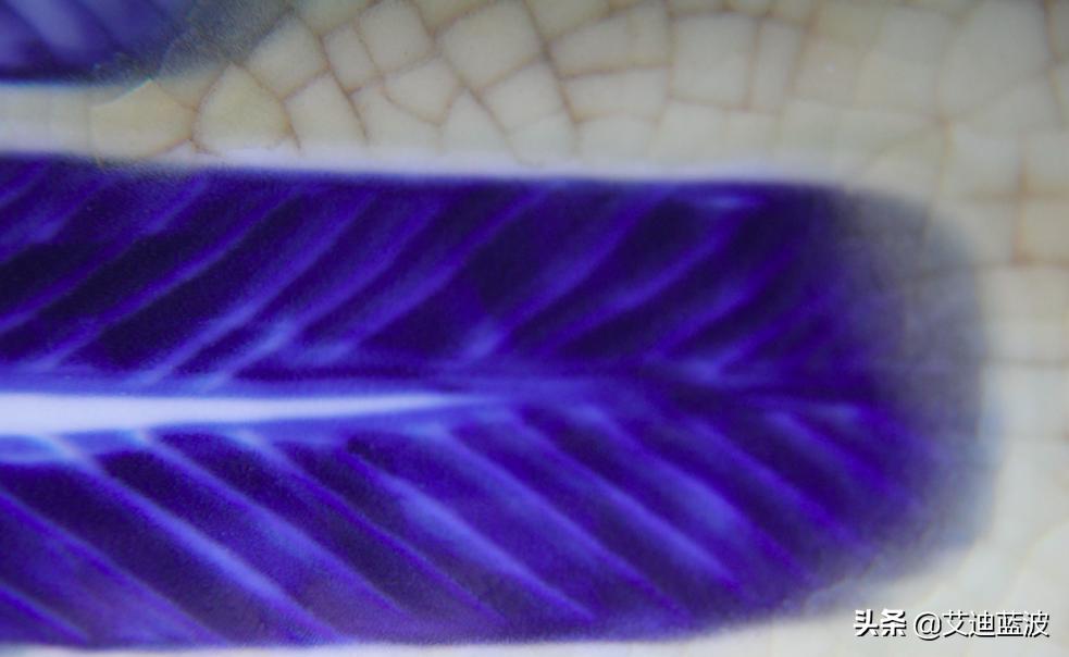 不同时期青花瓷底足施釉,青花瓷器用什么样的釉料