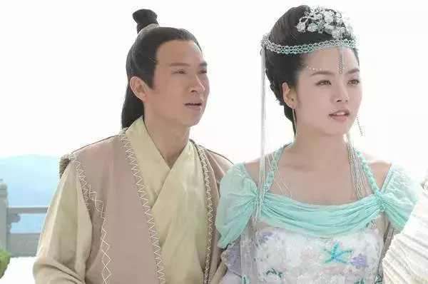 深扒远嫁中国的两位韩国媳妇，蔡琳和秋瓷炫，为什么境遇云泥之别