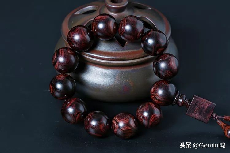 怎么分辨黄花梨手串真假,黄花梨怎么分辨真假