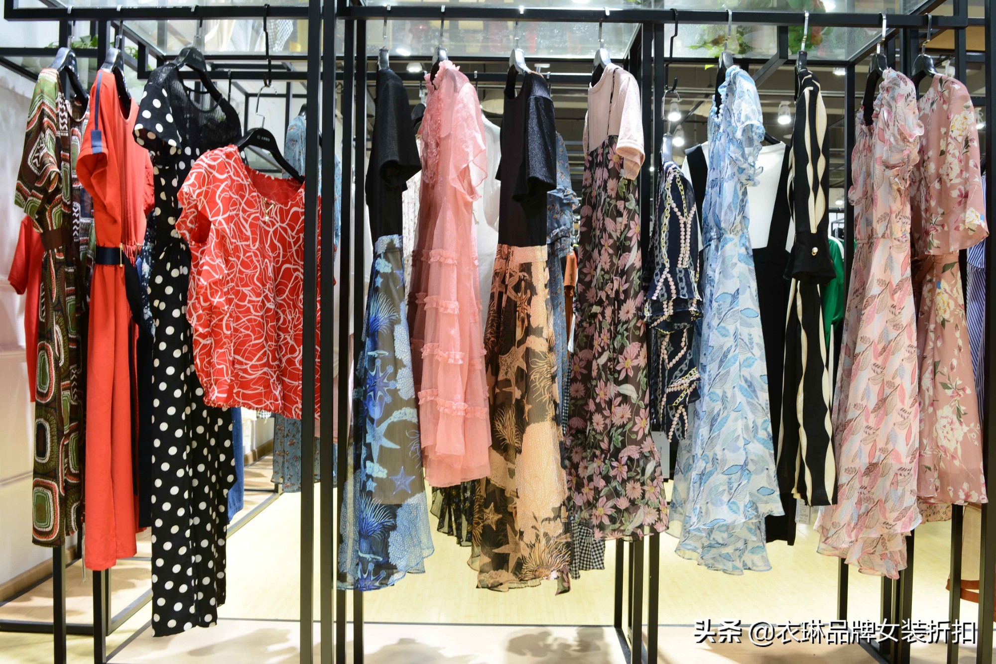 品牌女装折扣店怎么经营,折扣店经营的不好怎么办呢