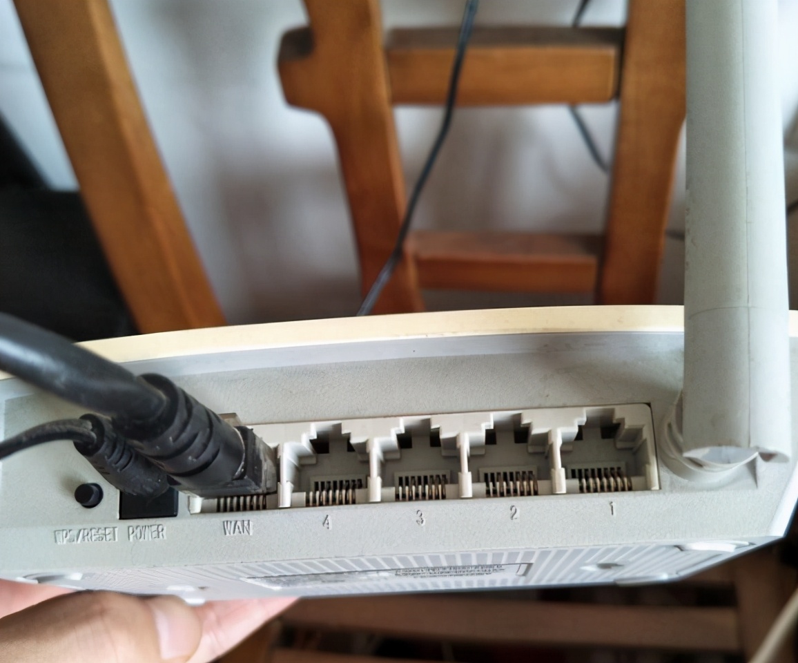 华为路由器怎样恢复出厂设置,无线路由器怎么恢复出厂设置腾达