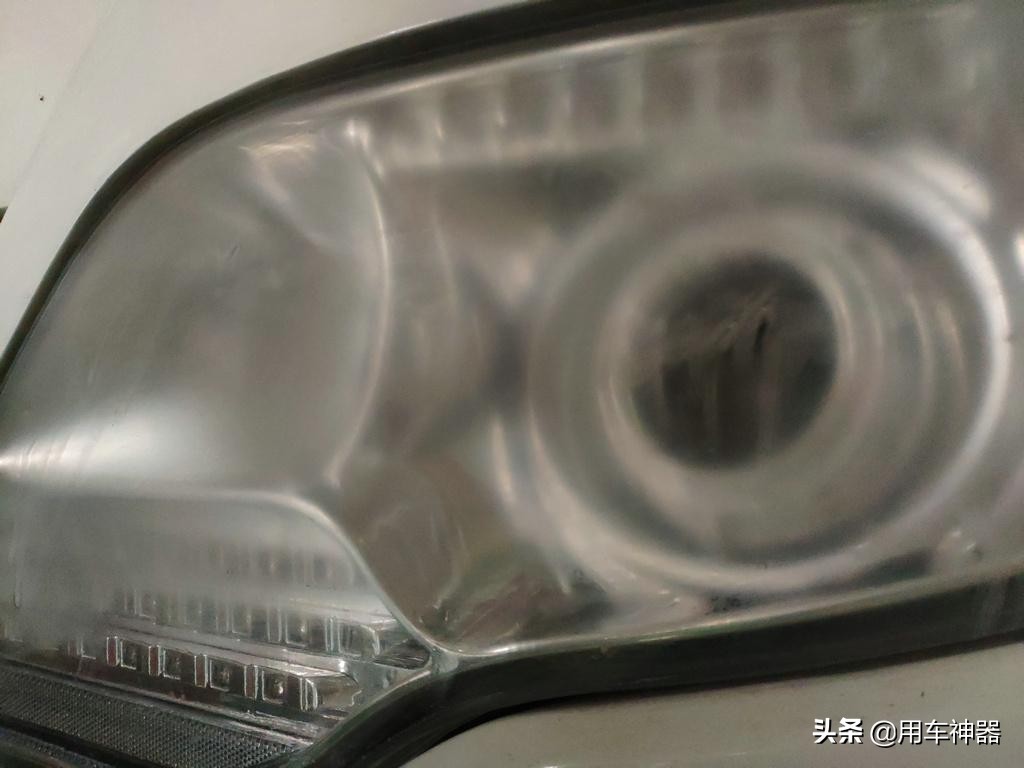 灯罩发黄有必要换吗,灯罩内部发黄不拆灯罩怎么修复