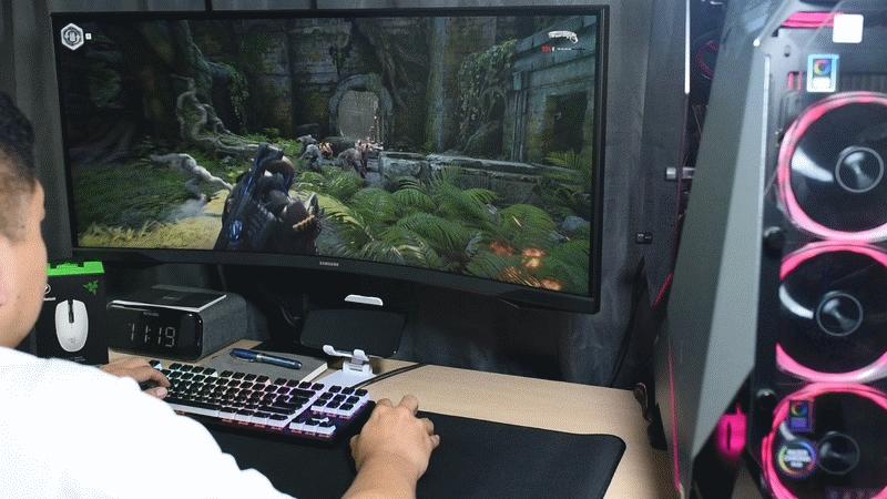 颜值高、还能打、抓着还舒服-雷蛇八岐大蛇V2游戏鼠标