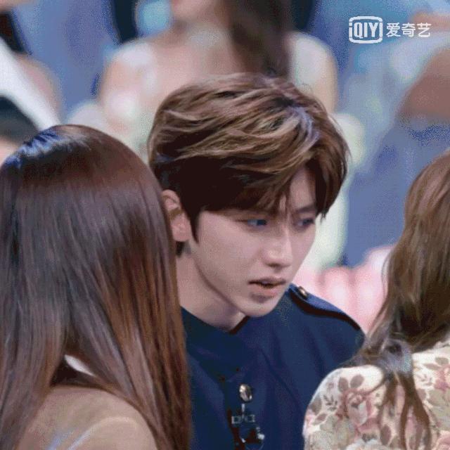 为什么说蔡徐坤是靠黑粉火起来的,蔡徐坤经历全网黑的过程