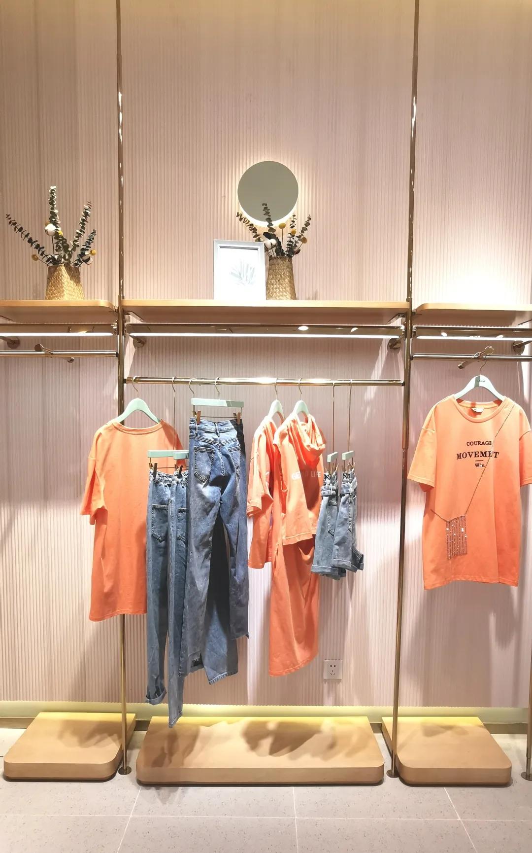 朵以时尚女装直播,朵以女装春装直播