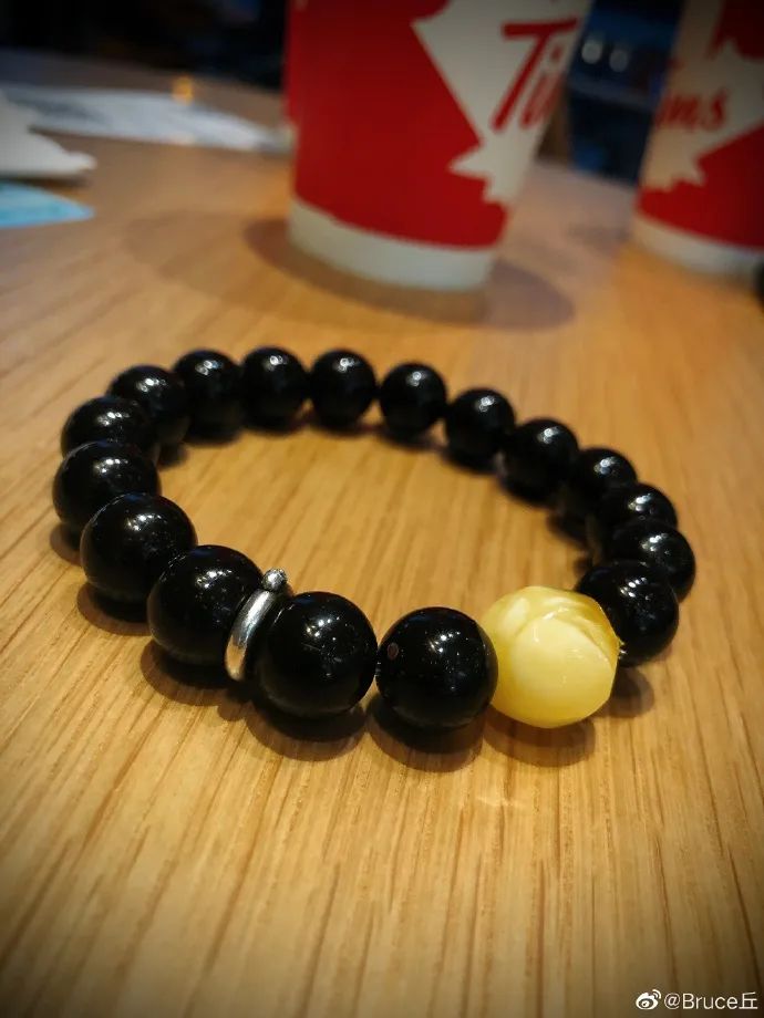 高格调手腕配饰,秋季时尚小配饰