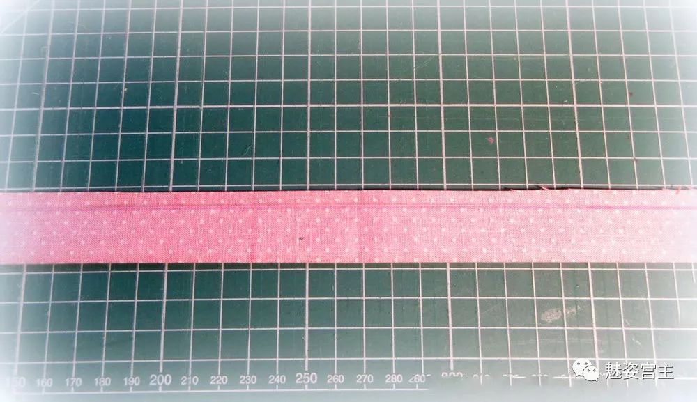 怎么制作花朵手工布料教程,怎么用剩下的布料做衣服上的小花