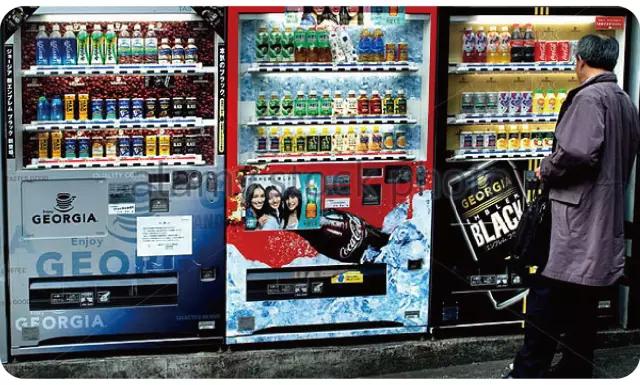 在日本的自助贩卖机里，你能买到全宇宙