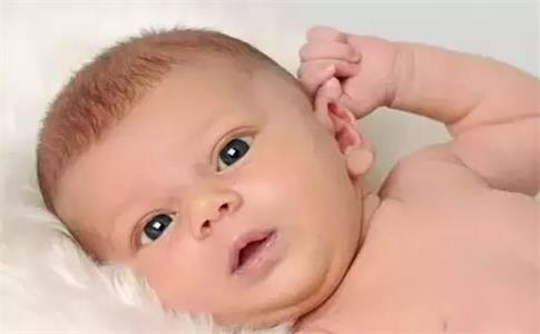 宝贝抓耳朵什么原因,儿童抓耳朵是什么原因