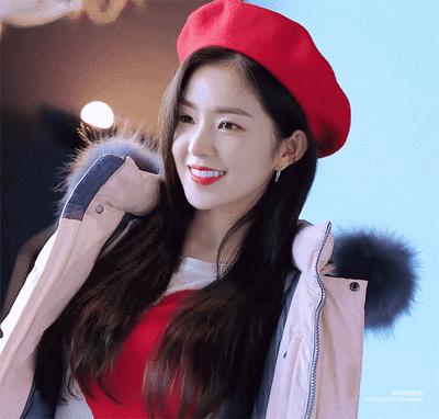 杨幂王一博帽子,杨幂肖战王一博同框