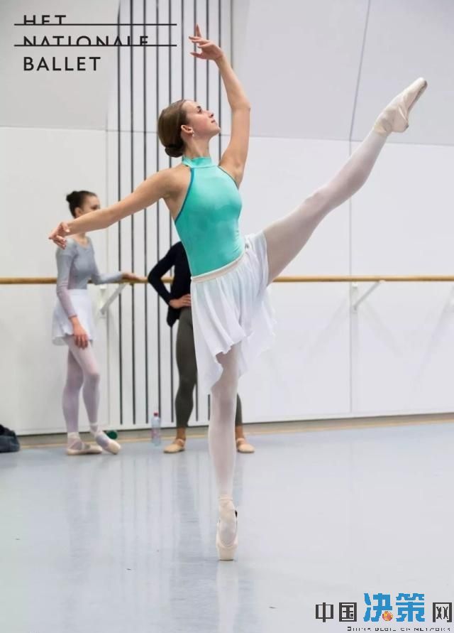 鎴樻枟姘戞棌鑺暰,鑿叉媺鏍兼厱鑺暰鎯呯粨