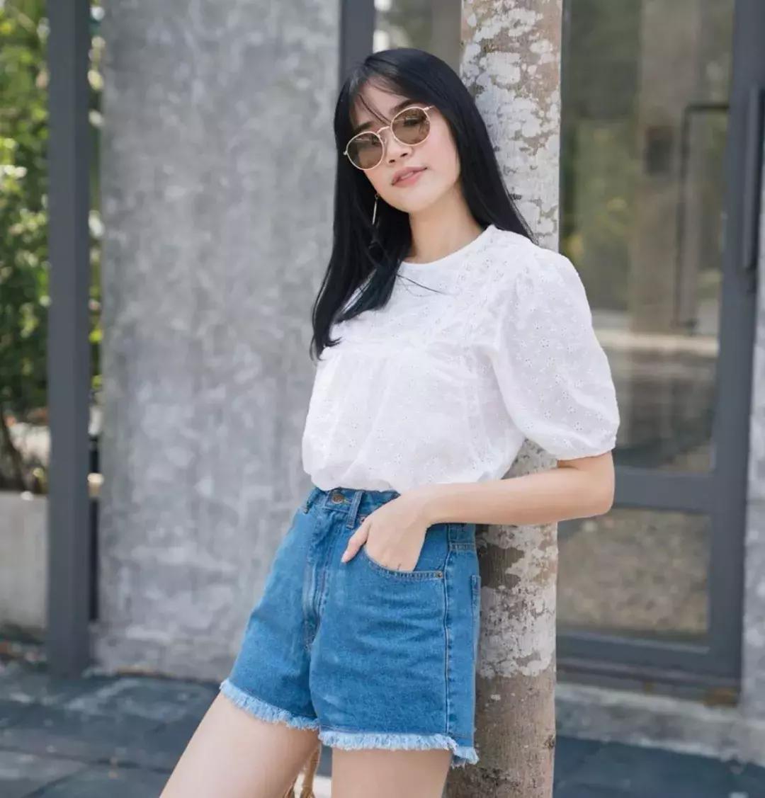 别再卷衣角了！今夏“剪一刀”洋气炸