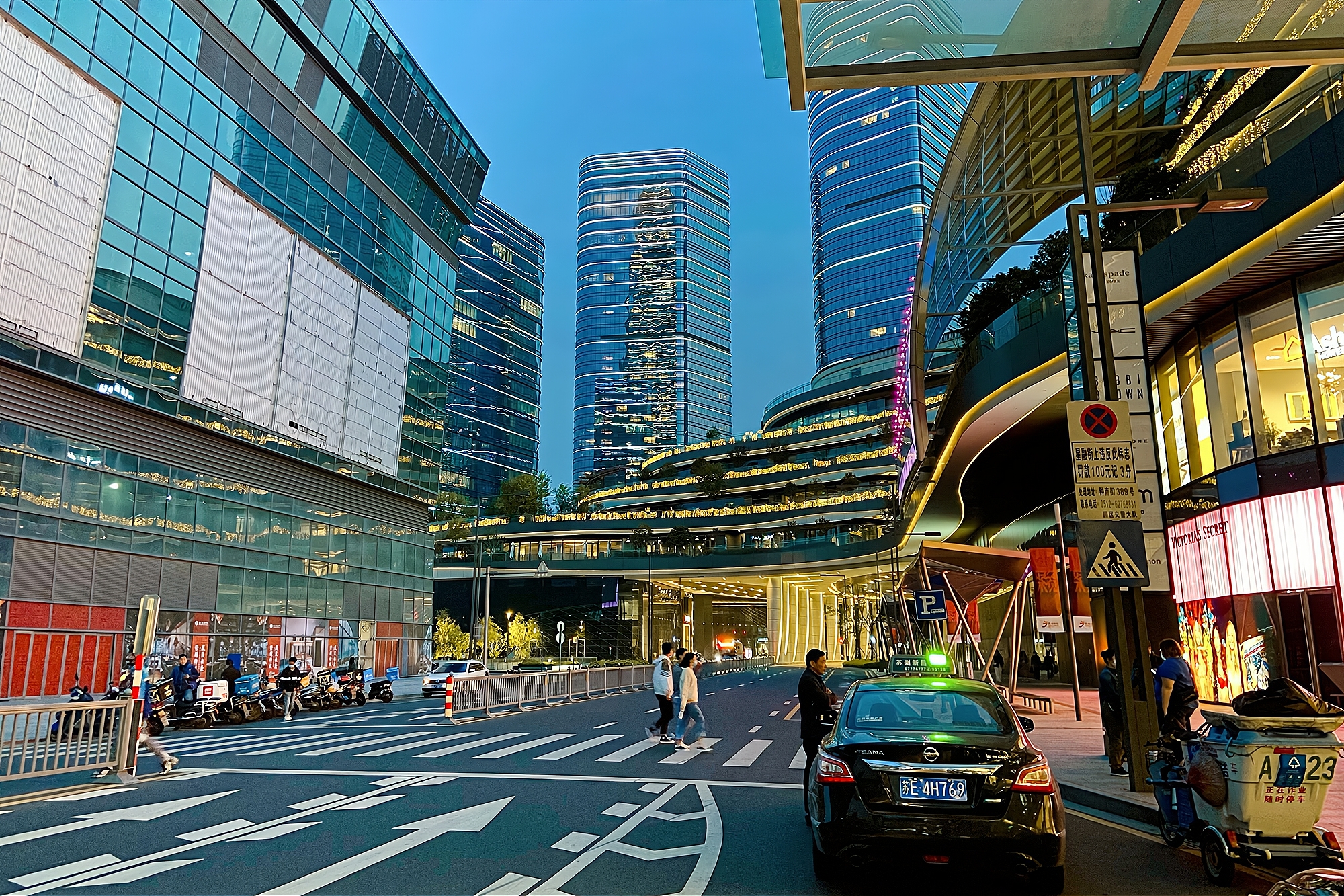 苏州世界之门打卡,苏州世界第一门