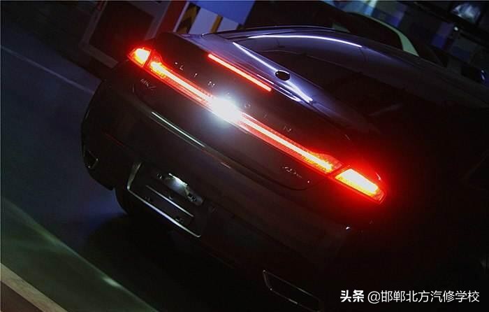 刹车灯一个不亮算刹车灯不好使吗,君越刹车灯不亮高位刹车灯亮