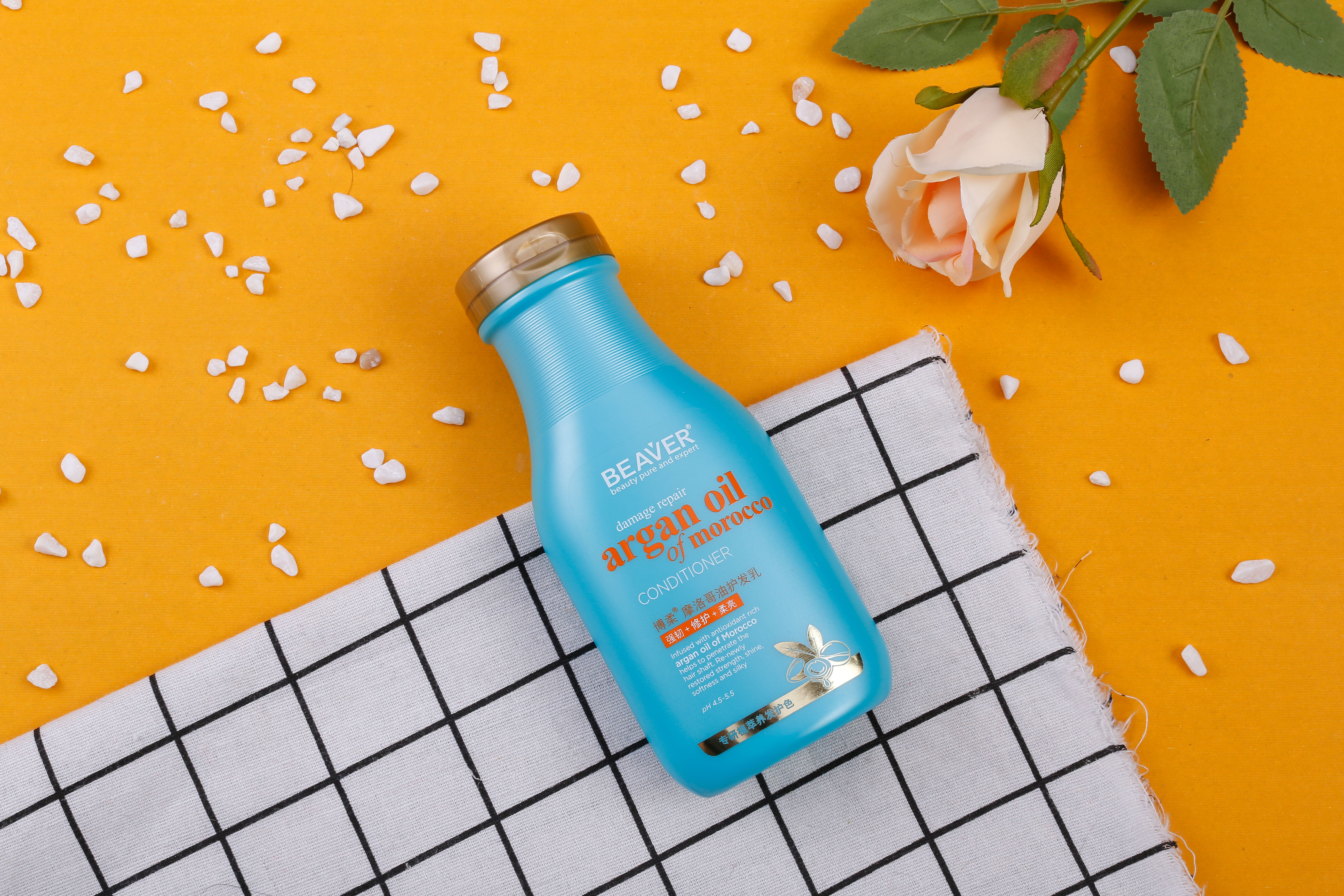 头发粗又硬怎么变柔顺,怎样让头发自然弯曲