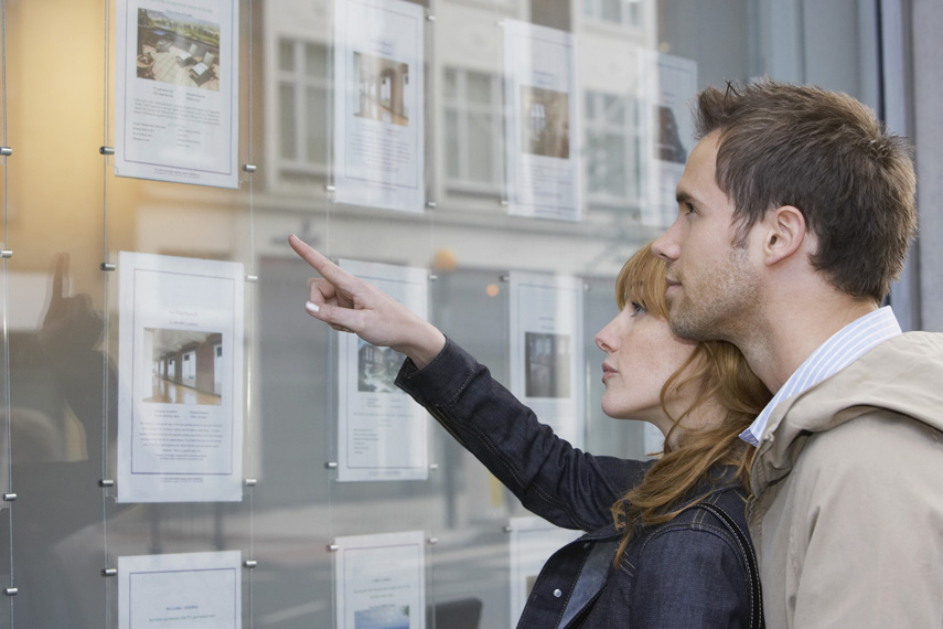 为了住上房,这些英国年轻人简直各种办法都想绝了