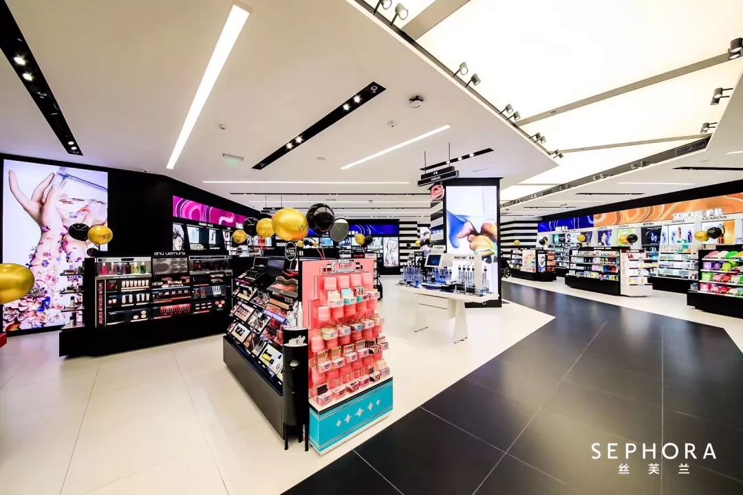 西安赛格品牌大升级!瑞幸和COACH做邻居,西安商业8月迷幻现实