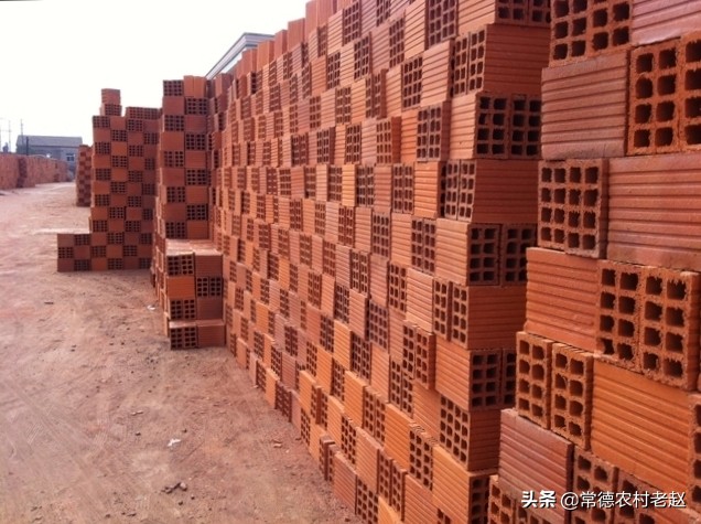 建房空心砖好还是实心砖好,空心砖盖房的优缺点