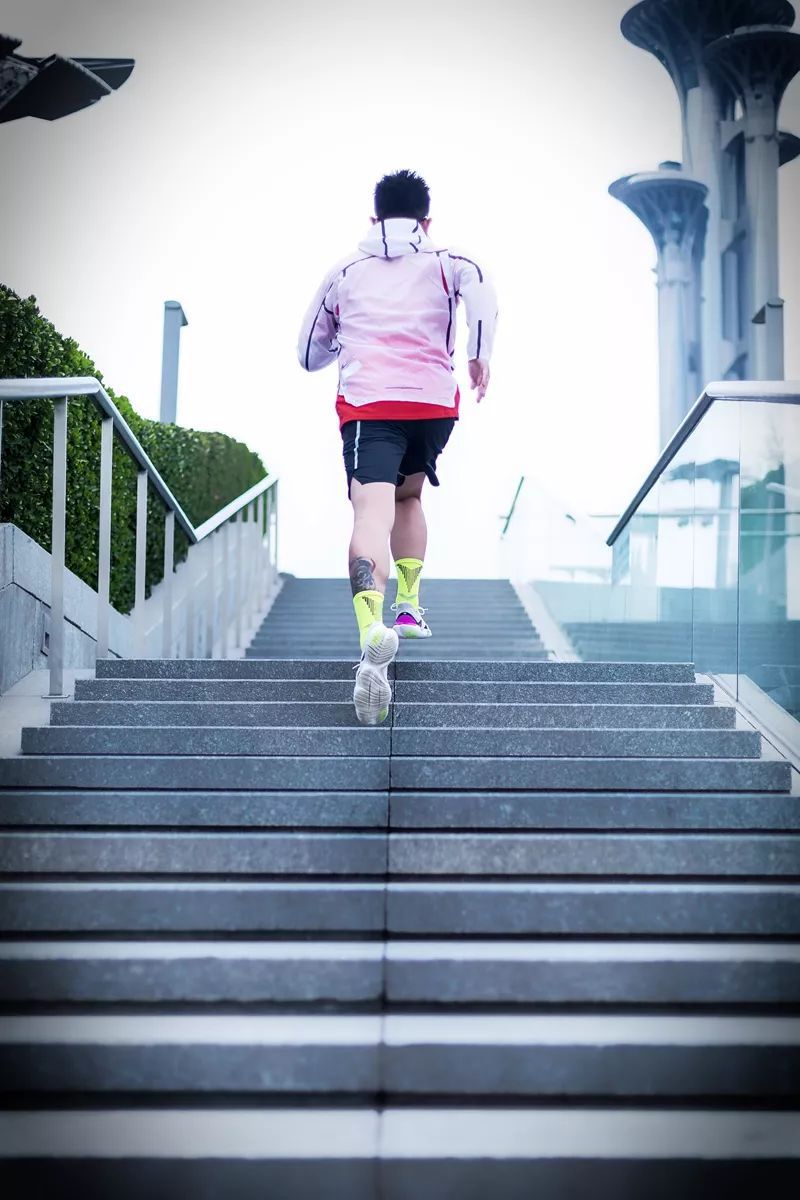 耐克目前最顶级的跑鞋,耐克的一个跑鞋