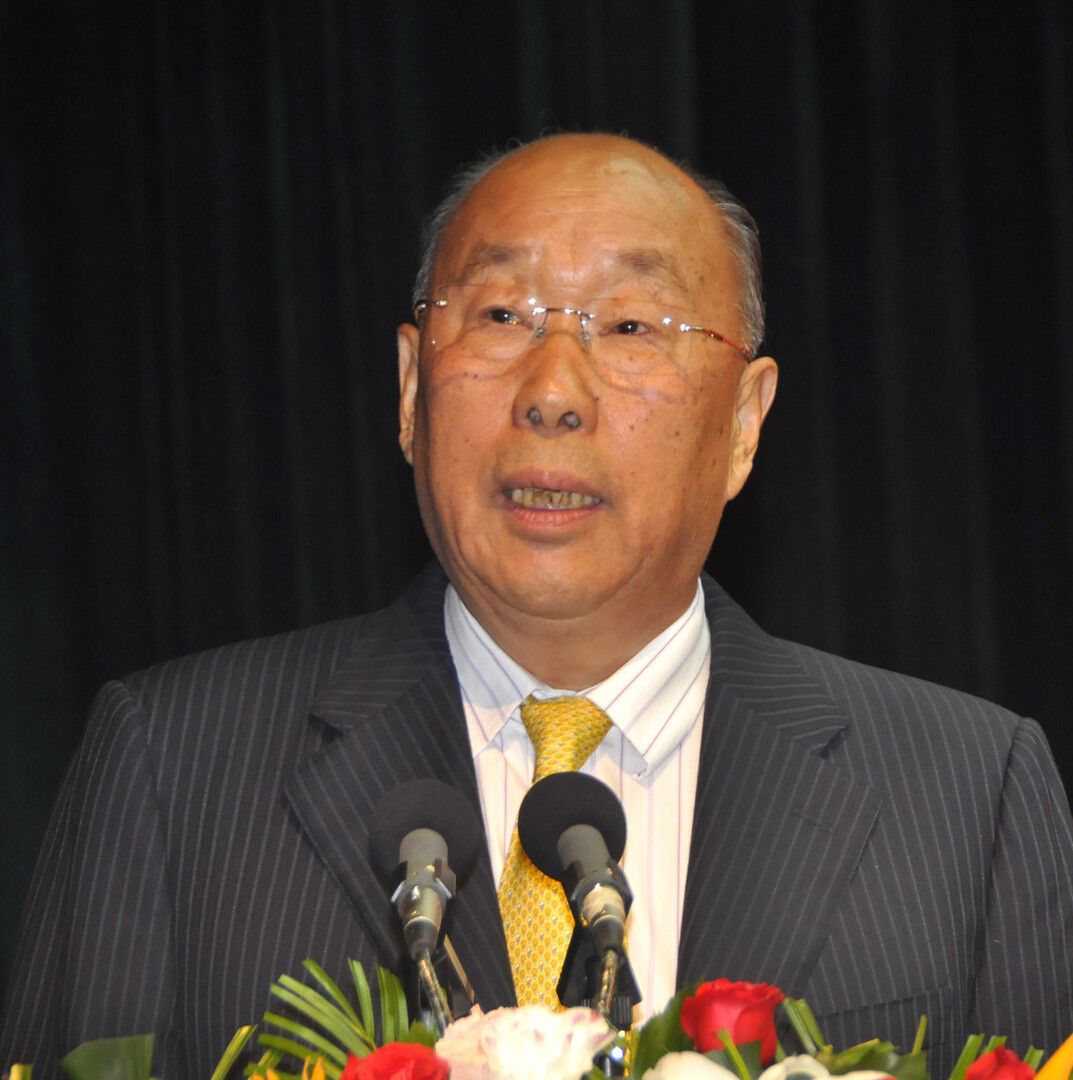 双汇“太子”忍了30年：81岁父亲与秘书有孩子，一分钟薪酬1.14万