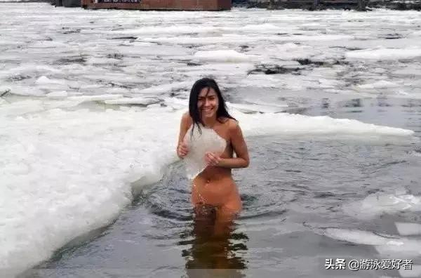 女人自妖娆，冬泳对女性有许多益处