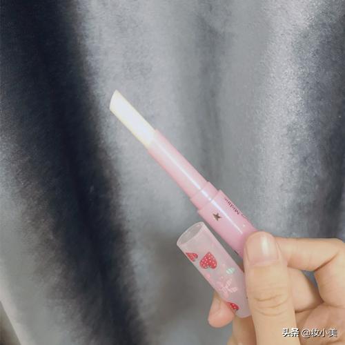 凡士林草莓润唇膏,9款唇膏谁最加倍持久