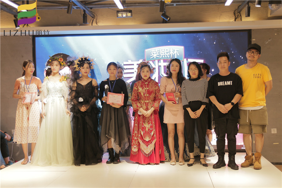 化妆学员感言：“梦想两手抓”，我爱化妆，也爱美甲