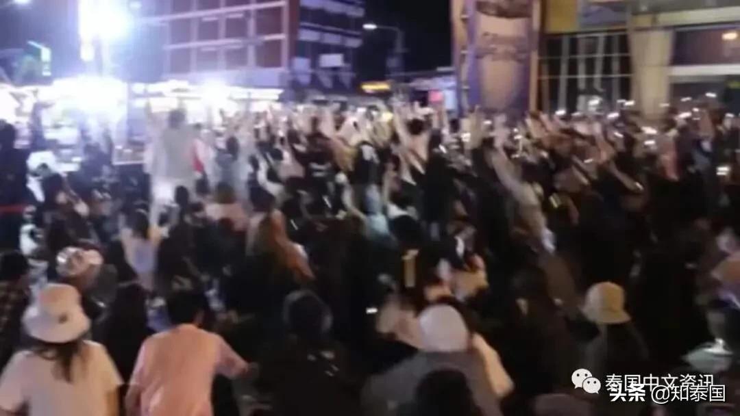 泰国*威示**者为了“毁灭独裁”，竟开始用上巫术了……